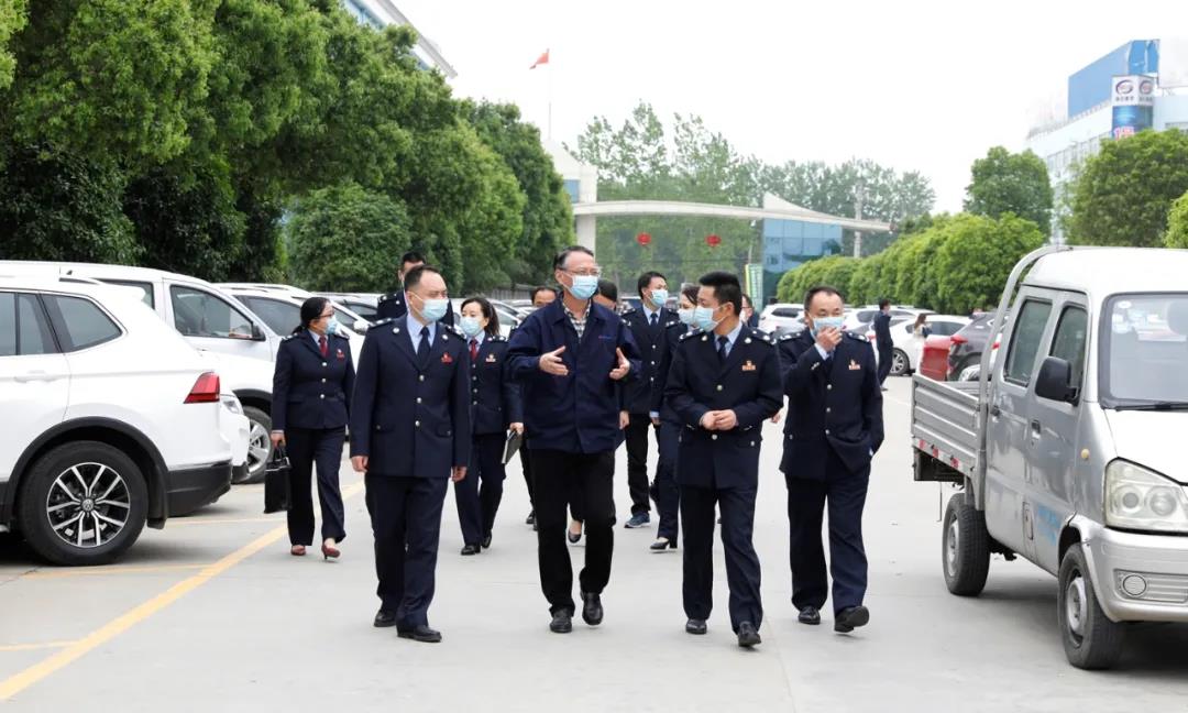 程力汽車集團負責(zé)人與隨州稅務(wù)局考察工業(yè)園